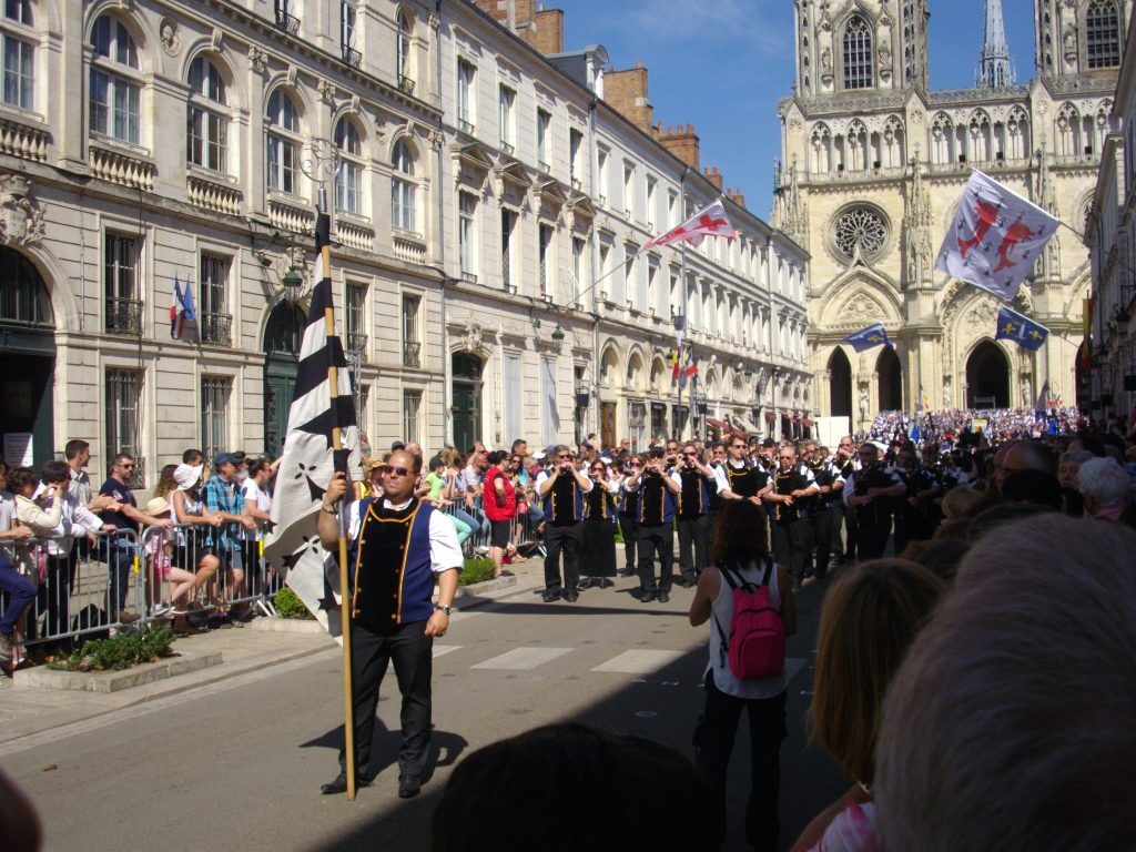 2018 Joan of Arc festivities of Orléans (Loriet, France) : commemorative procession : Kevrenn Orleans bagad