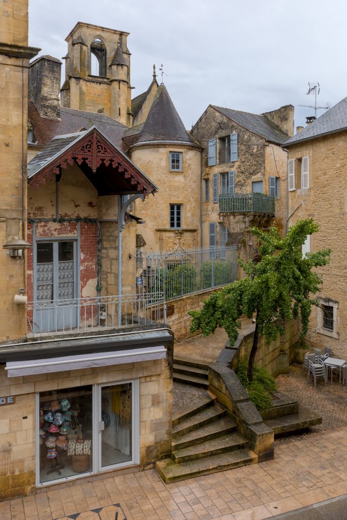 Sarlat-la-Canéda (Dordogne, France) - View of medieval and Renaissance buildings in the city center from Jean-Jacques Rousseau street
