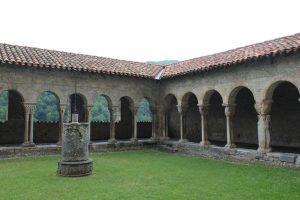 Saint-Bertrand-de-Comminges, village de Haute-Garonne situé au pied des Pyrénées. Cloître de la cathédrale Notre-Dame, construit au XIIe siècle. Les l