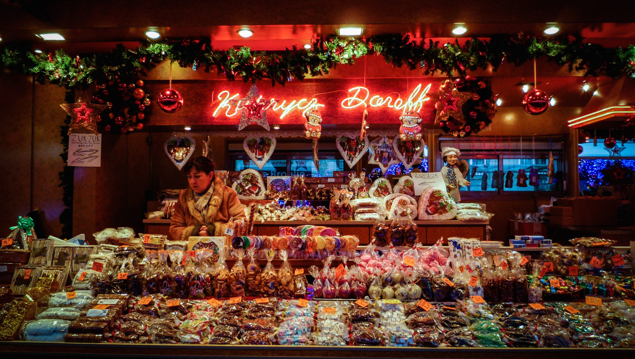 Étals du marché de Noël de Strasbourg place de Broglie