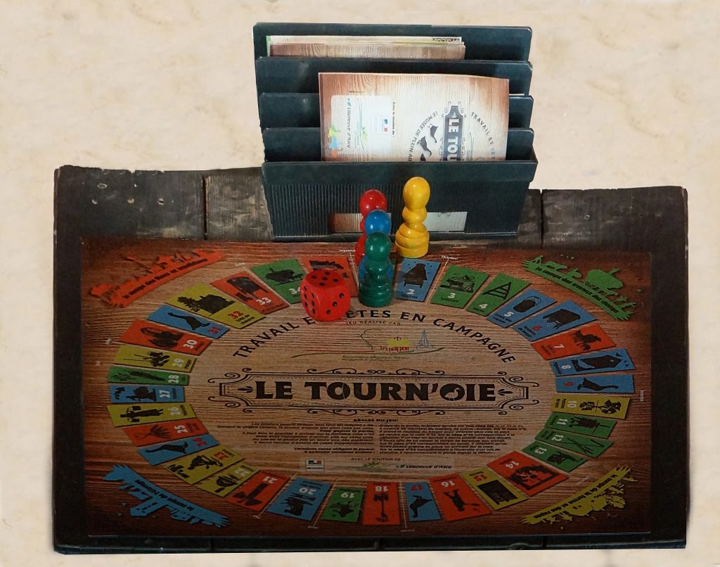 Jeu de l'oie en bois « Le Tourn'oie » avec pions colorés, dé et brochures